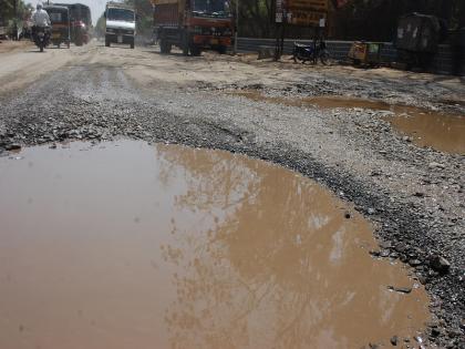  Patients on the road of Sajapur become headaches of the drivers | साजापूर रस्त्यावरील खड्डे बनले वाहनधारकांची डोकेदुखी