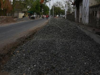 Fasipull to Railway Station Road works in progress | फाशीपूल ते रेल्वे स्टेशन रस्त्याचे कामे प्रगतीपथावर 