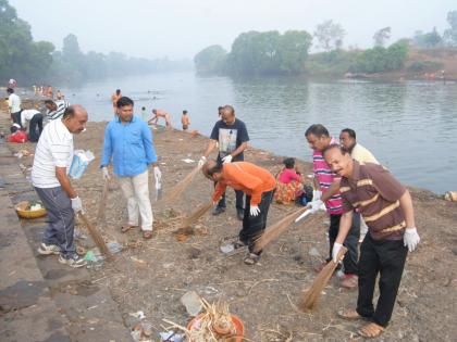 Kolhapur: Panchganga Ghat Chakachak, Promotion Committee initiative on the backdrop of Jhotiba Yatra; Cleanliness | कोल्हापूर : जोतिबा यात्रेच्या पार्श्वभूमीवर पंचगंगा घाट चकाचक, संवर्धन समितीचा उपक्रम; स्वच्छता