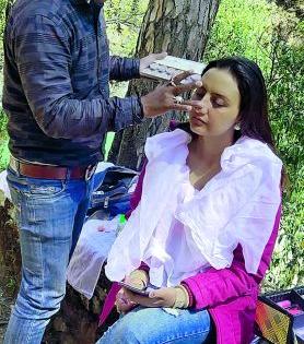 Nagpur's make-up stuck in Uttarakhand! | उत्तराखंडमध्ये अडकलाय नागपूरचा मेकअपमन!