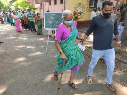 Vaccination stalled in the district due to lack of vaccines, citizens waiting for vaccinations | Corona vaccine Kolhapur : लसीअभावी जिल्ह्यातील लसीकरण ठप्प, नागरिकांना लसीची प्रतीक्षा