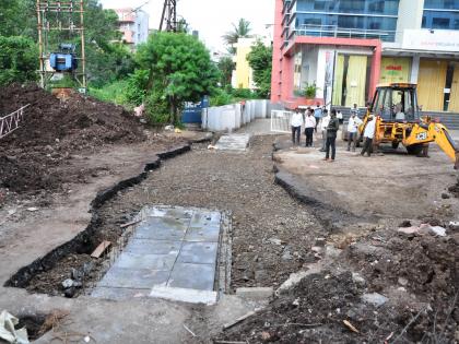 Punchnama of roads in Kolhapur started, roads will be taken by contractors during the period of responsibility | कोल्हापुरातील रस्त्यांचे पंचनामे सुरु, रस्ते ठेकेदारांकडून करून घेणार