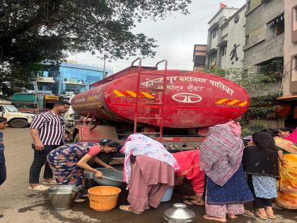 Kolhapur residents rush for water during Ganeshotsav, intense anger against the administration | ऐन गणेशोत्सवात कोल्हापूरकरांची पाण्यासाठी धावपळ, प्रशासनाविरोधात तीव्र संताप Kolhapur residents rush for water during Ganeshotsav, intense anger against the administration | ऐन गणेशोत्सवात कोल्हापूरकरांची पाण्यासाठी धावपळ, प्रशासनाविरोधात तीव्र संताप