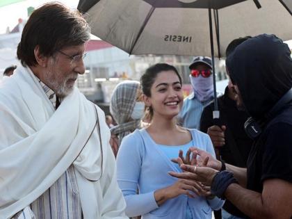 amitabh bachchan shared picture with rashmika mandanna on the set of goodbye | बिग बींनी शेअर केला रश्मिका मंदानासोबतचा फोटो, पण चाहत्यांनी ‘चूक’ शोधली ना भाऊ!!