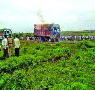 truck,dashed,two-wheeler,youth,dead | ट्रकची दुचाकीस धडक; युवक ठार