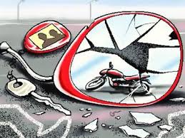 Husband, wife serious in a two-wheeler accident | दुचाकी अपघातात पती, पत्नी गंभीर