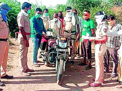 Raid on Gutkha in Daryapur | दर्यापुरात गुटख्यावर धाड Raid on Gutkha in Daryapur | दर्यापुरात गुटख्यावर धाड