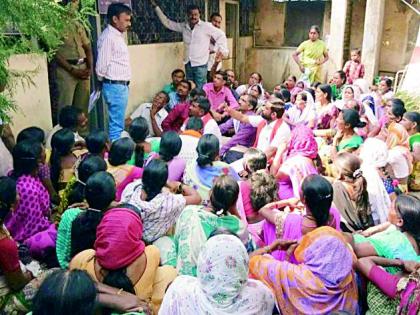 Collectorate sticks to excise women | कलेक्ट्रेट, एक्साइजमध्ये दारूबंदीसाठी महिलांचा ठिय्या