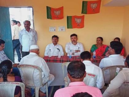 Congress leader's campaign for BJP candidate | जिल्हा परिषद पोटनिवडणूक : काँग्रेस नेत्याकडून भाजप उमेदवाराचा प्रचार