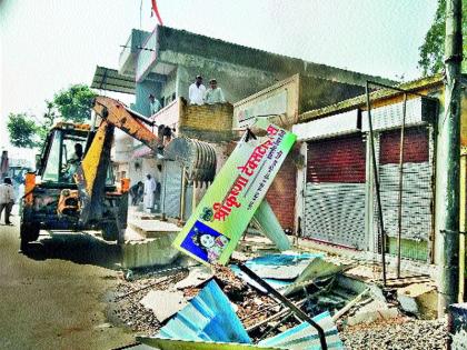 Municipal corporation: forgotten the Divya Adlab area, destroyed the encroachment in the city of Pawan | महापालिका : दिव्या अ‍ॅडलॅब परिसराचा विसर पवननगरातील अतिक्रमण हटविले