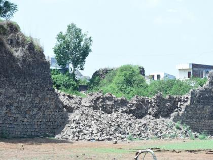 Bhuikot fort of Bagani is on the verge of extinction | बागणीचा भुईकोट किल्ला नामशेष होण्याच्या मार्गावर