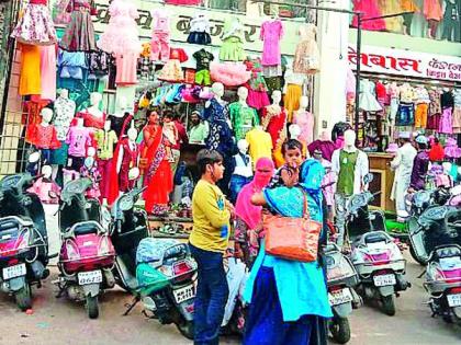 Consumers flock to the market for Diwali shopping | दिवाळीच्या खरेदीसाठी बाजारपेठेत ग्राहकांची झुंबड