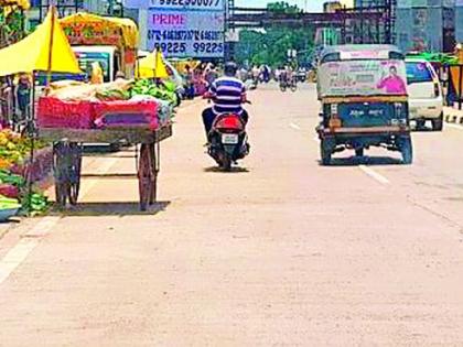 Danger of encroachment and corona | अतिक्रमणाचा विळखा अन् कोरोनाचा धोका Danger of encroachment and corona | अतिक्रमणाचा विळखा अन् कोरोनाचा धोका
