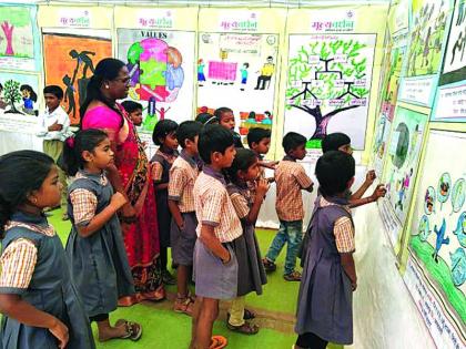 26,000 students gave a gift to the value added posters | मुल्यवर्धन पोस्टर्स प्रदर्शनाला २६ हजार विद्यार्थ्यांनी दिली भेट