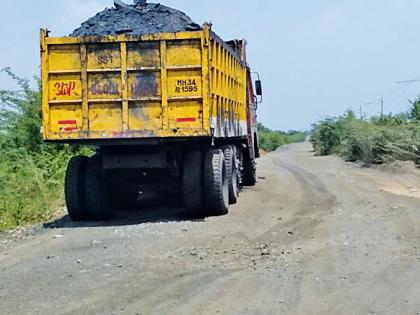 Overload transport of the coal is dangerous | कोळशाची ओव्हरलोड वाहतूक धोकादायक