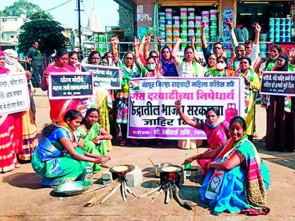 Protest against cylinder price hike by lighting the chool | चूल पेटवून सिलिंडर दरवाढीचा निषेध