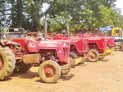 Seven tractors of illegal sand are seized | अवैध रेतीचे सात ट्रॅक्टर जप्त