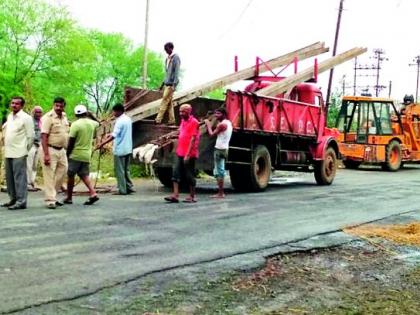 Major losses of MSEDCL due to windy rain | वादळी पावसामुळे महावितरणचे मोठे नुकसान