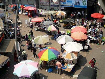 There should be an efficient officer to take action against Dombivli hawkers | डोंबिवलीत फेरीवाल्यांवर कारवाईसाठी कार्यक्षम अधिकारीच हवेत