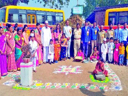 Demonstration of history in various schools; | गणाधीश शाळेत इतिहास प्रदर्शन, आनंदमेळा