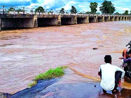 The bridge is 30 years old | पुलामुळे ३० वर्षांची अडचण दूर