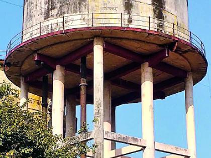 Watercolor owners' protection on the water tank | पाण्याच्या टाकीवर चढून पानठेलाधारकांची वीरूगिरी