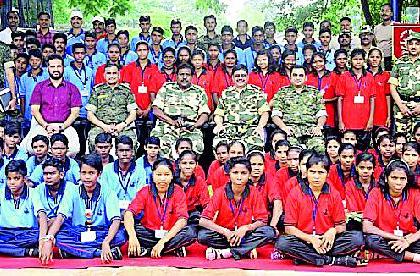 Tribal students in Maharashtra Darshan | आदिवासी विद्यार्थ्यांना महाराष्ट्र दर्शन