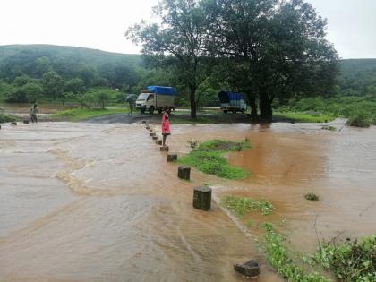 Road, bridge under water in Igatpuri taluka | इगतपुरी तालुक्यात रस्ते,पूल पाण्याखाली