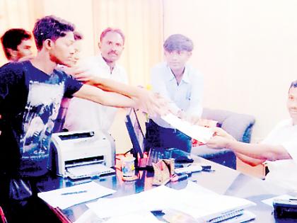 Give placements to other places for deleted stores | हटविलेल्या दुकानांसाठी दुसºया ठिकाणी गाळे द्या Give placements to other places for deleted stores | हटविलेल्या दुकानांसाठी दुसºया ठिकाणी गाळे द्या