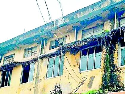 Grampanchayat's management from a dilapidated building | जीर्ण इमारतीतून ग्रामपंचायतीचा कारभार