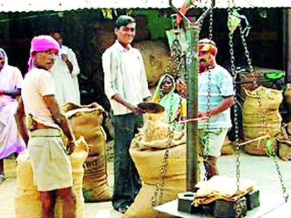 Confusion at Gothagogan Paddy purchase center | गोठणगाव धान खरेदी केंद्रावर गोंधळ