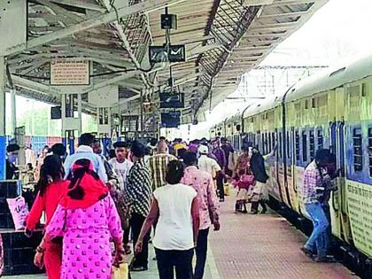 Express trains on the tracks, but waiting for the passenger | एक्स्प्रेस गाड्या रुळावर, मात्र पॅसेंजरची प्रतीक्षा