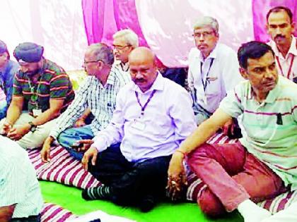 Dham movement of engineering college professors | अभियांत्रिकी महाविद्यालयाच्या प्राध्यापकांचे धरणे आंदोलन Dham movement of engineering college professors | अभियांत्रिकी महाविद्यालयाच्या प्राध्यापकांचे धरणे आंदोलन