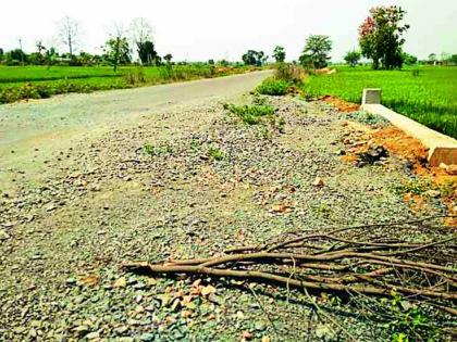 State highways invite accidents | राज्य महामार्ग देतोय अपघाताला आमंत्रण