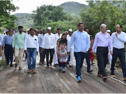 Visit of Rajdevwadis Sant Gadgebaba Village Cleanliness Campaign Committee | राजदेरवाडीस संत गाडगेबाबा ग्रामस्वच्छता अभियान समितीची भेट