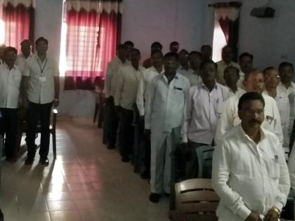 Officials at the PSM meeting, Dandi | पीएसएमच्या बैठकीला अधिका-यांची दांडी