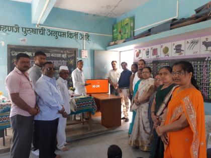  Visit to the School of Zilla Parishad for various school items | जिल्हा परिषद शाळेला विविध शालेय उपयोगी वस्तू भेट