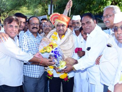 Felicitated Lasalagavi Nanasaheb Patil | लासलगावी नानासाहेब पाटील यांचा सत्कार