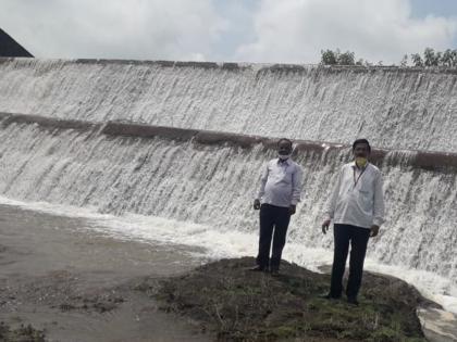 ‘Ambebara’ overflow supplying water to Nandurbar | नंदुरबारला पाणी पुरवठा करणारे ‘आंबेबारा’ ओव्हरफ्लो