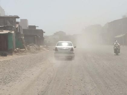 Dust kingdom on Shahada Prakasha Road | शहादा प्रकाशा रस्त्यावर धुळीचे साम्राज्य Dust kingdom on Shahada Prakasha Road | शहादा प्रकाशा रस्त्यावर धुळीचे साम्राज्य
