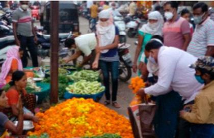 Inflation has soared in the market this year | बाजारात उसळला महागाईचा चेंडू यंदाच्या दसर्याला दिसलाच नाही झेंडू Inflation has soared in the market this year | बाजारात उसळला महागाईचा चेंडू यंदाच्या दसर्याला दिसलाच नाही झेंडू