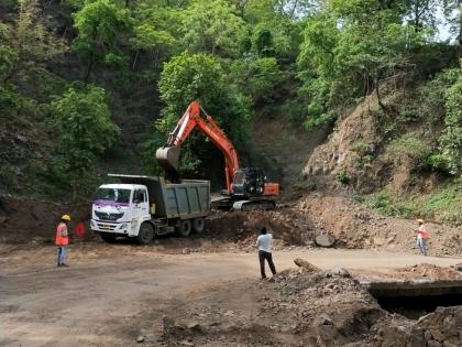 वनविभागाच्या परवानगीनंतर मोलगी घाट सेक्शन रस्ता दुरुस्ती काम सुरू