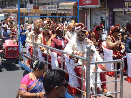 Group marriage of 18 couples in Charmakar Samaj | चर्मकार समाजातील 18 जोडप्यांचा सामूहिक विवाह सोहळा