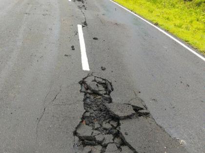 Lightning struck near the sail | पाल जवळ पडली वीज