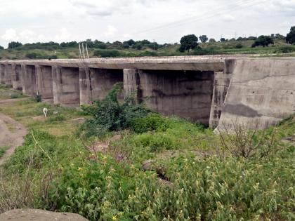 damaged bridges transformation of the road was blocked due to lack of funds | क्षतिग्रस्त पूल; रस्त्यांचा कायापालट निधीअभावी अडला