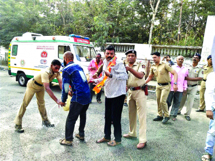 Shivsena's volunteers attempt suicide | शिवसेनेच्या कार्यकर्त्यांचा आत्मदहनाचा प्रयत्न