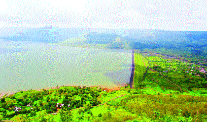 The water in the dam is gone; But Sattar didn't get it ... | धरणातील पाणी गेले माणला; पण नाही मिळाले साताऱ्याला...