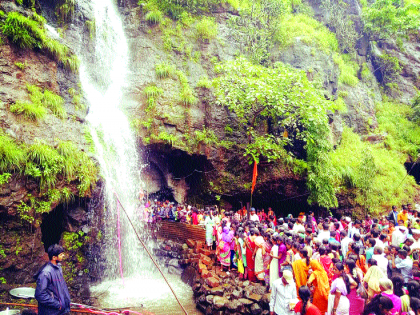 The crowd of devotees for the visit of Rudreshshwara | रुद्रेश्वर दर्शनासाठी भाविकांची गर्दी