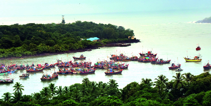 Stormy conditions in the sea; Rainfall throughout the day in Sindhudurg | समुद्रात वादळसदृश स्थिती; सिंधुदुर्गात दिवसभर पाऊस