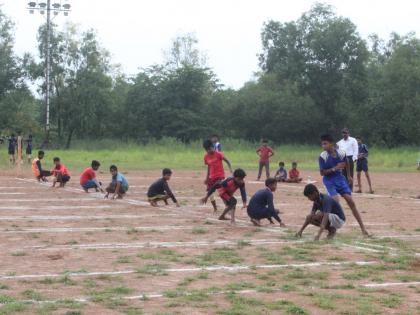 The rainy season competition started | पावसामुळे रद्द झालेल्या स्पर्धांना प्रारंभ